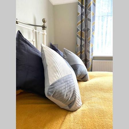 Spacious 2 Bed APT sleeps 4 near Bournemouth Beach Exterior foto