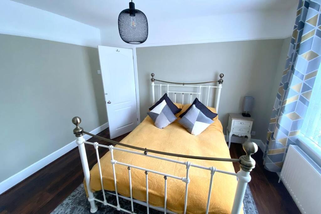 Spacious 2 Bed APT sleeps 4 near Bournemouth Beach Exterior foto