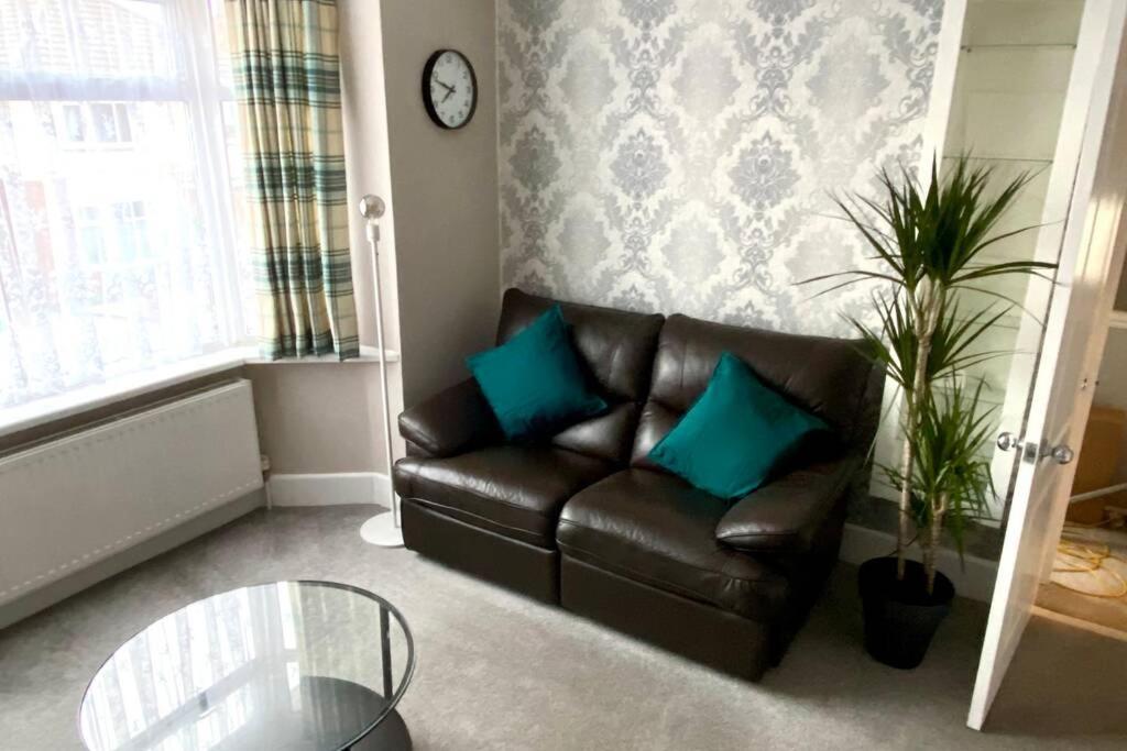 Spacious 2 Bed APT sleeps 4 near Bournemouth Beach Exterior foto