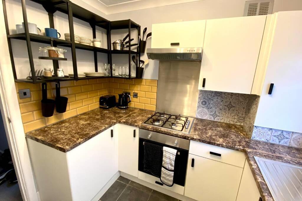 Spacious 2 Bed APT sleeps 4 near Bournemouth Beach Exterior foto